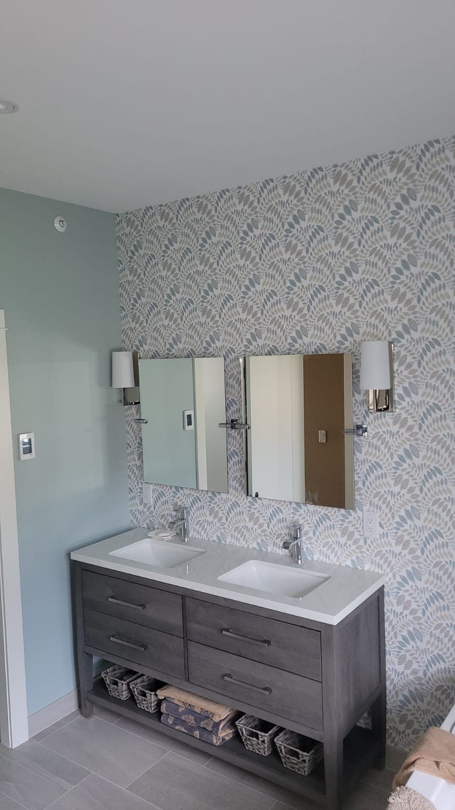 Bathroom vanity